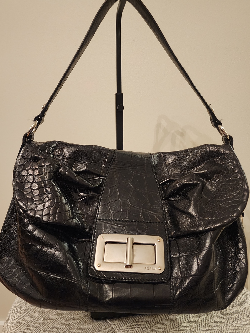 EUC Vintage black croc-embossed leather Furla Wally shoulder bag W/Turn Lock
